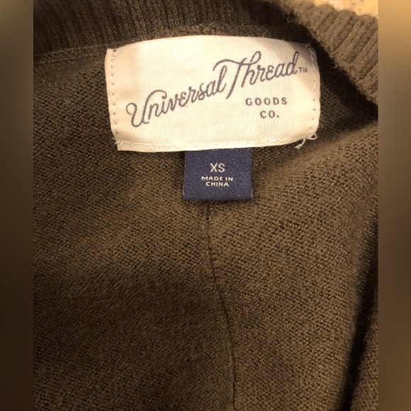 Universal thread short sleeve sweater - Picture 3 of 3